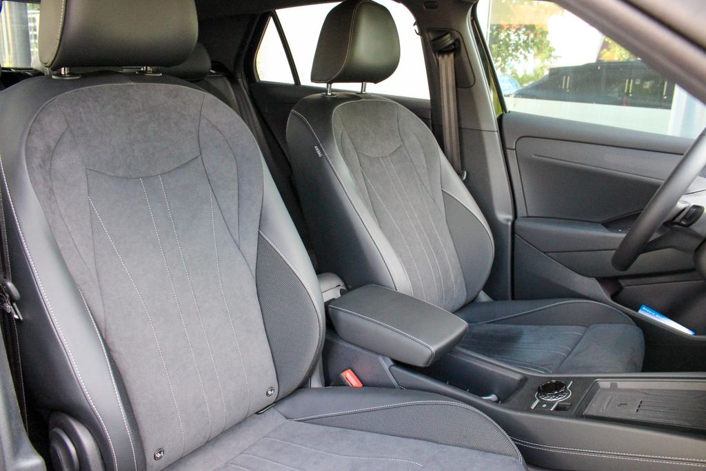 VW T-Roc 1.5 Black Style / DISCOVER/ 18"/ CARPLAY VW T-Roc 1.5 Black Style / DISCOVER/ 18"/ CARPLAY