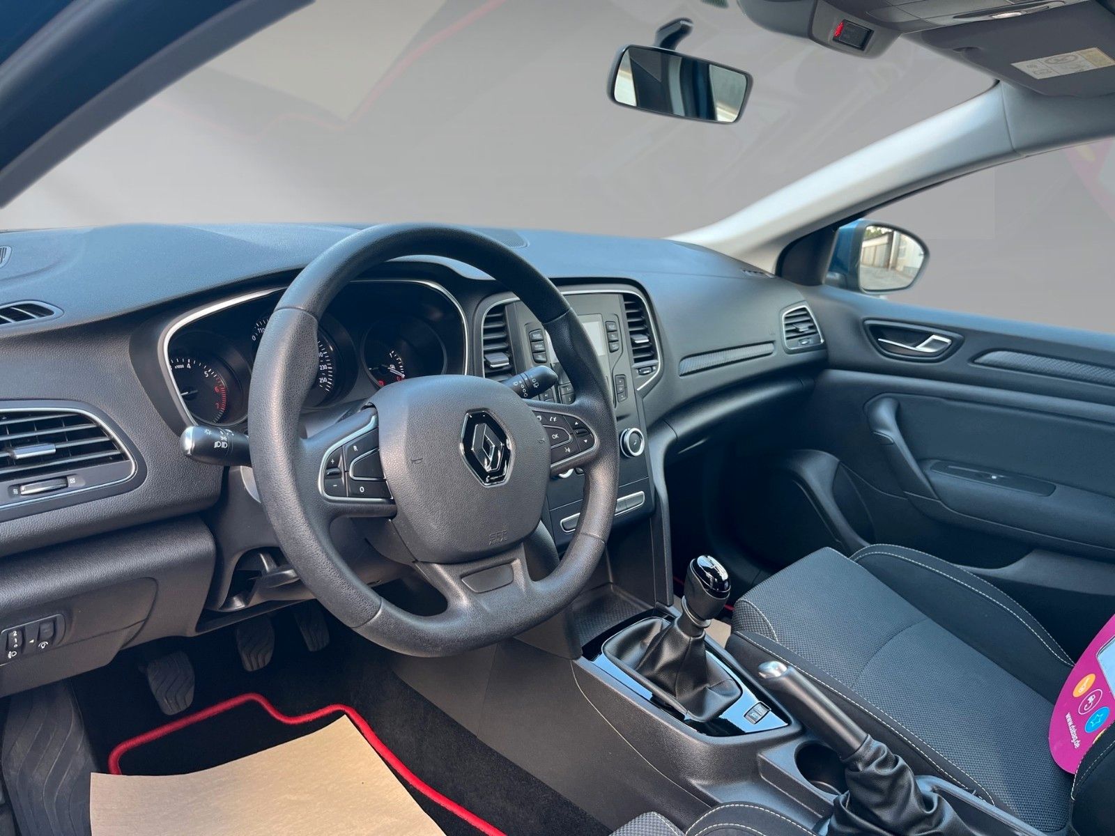 Renault Megane IV Grandtour Life – Bild 11