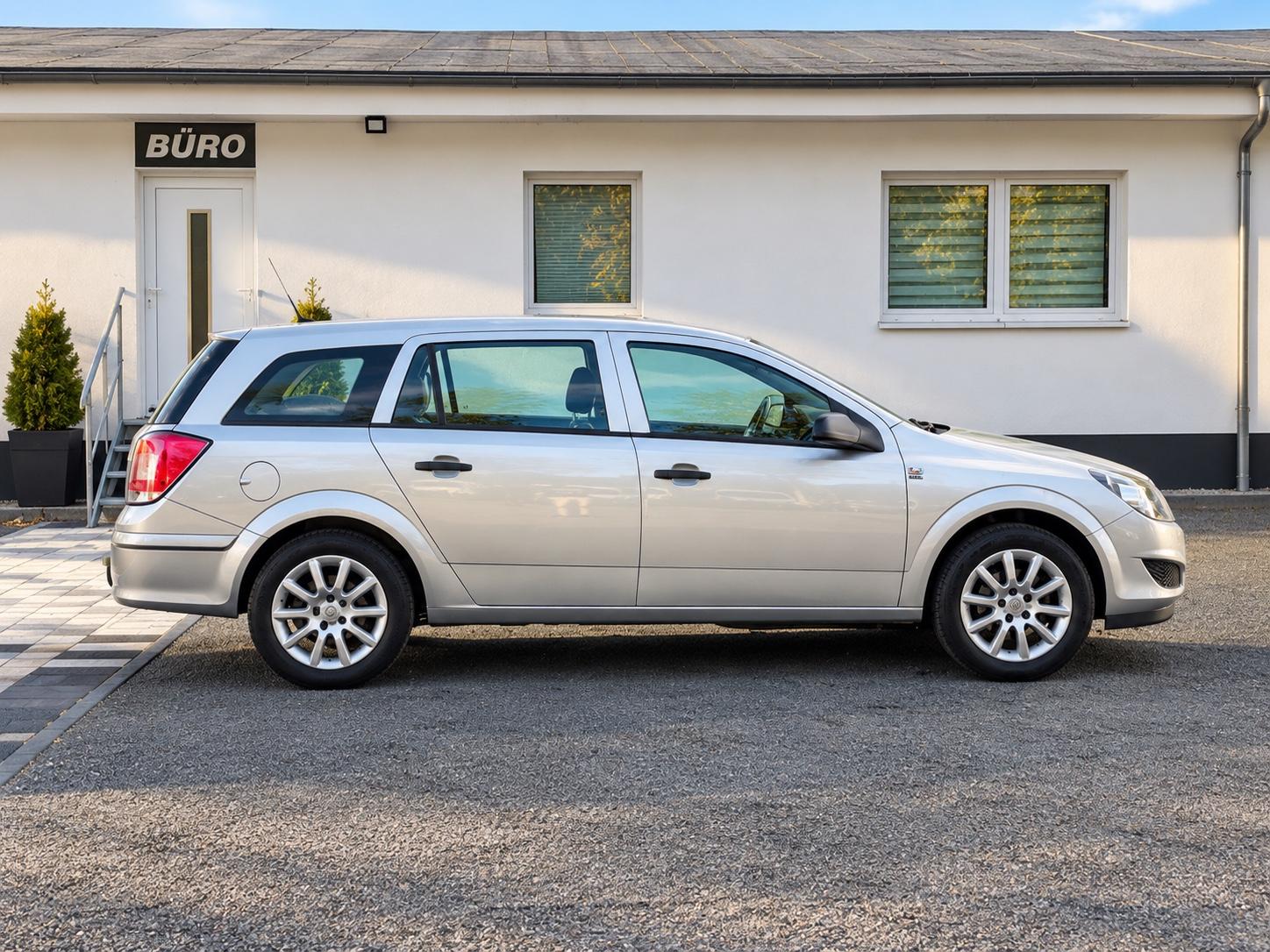 Opel Astra 2009 — photo 5