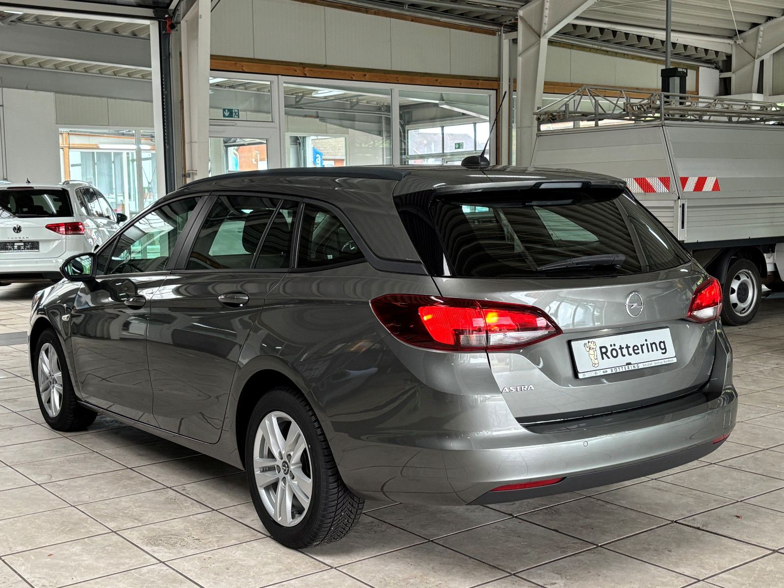Fahrzeugabbildung Opel Astra K Sports Tourer Edition 1.5l CTDi + Navi +