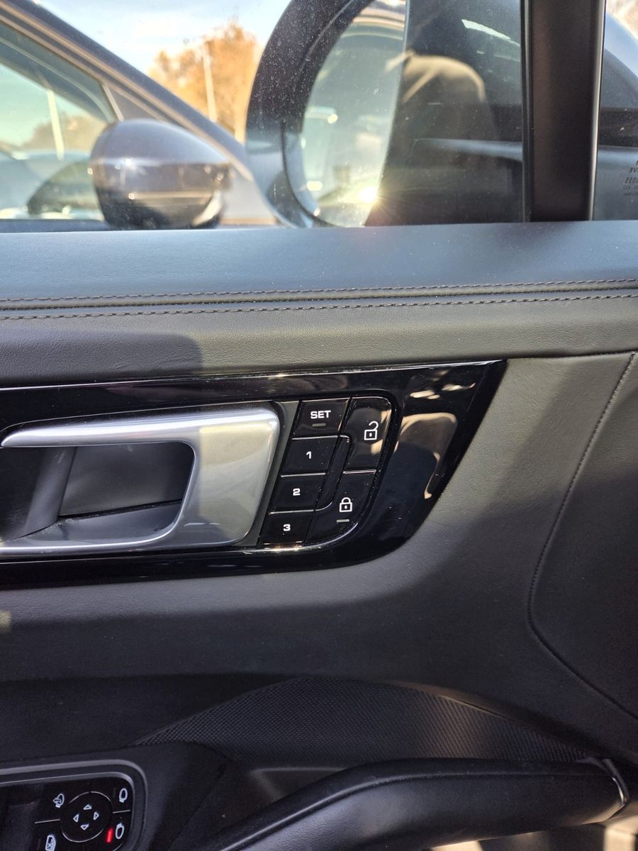 Fahrzeugabbildung Porsche Cayenne,Panodach/Luft/AHK,21 Zoll/Standh.