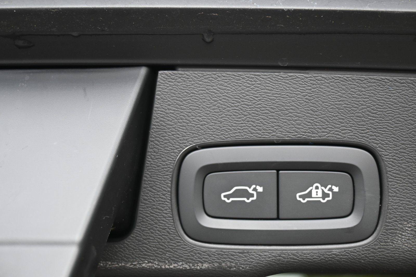 Fahrzeugabbildung Volvo XC60 T8 RC AWD Ultra Dark*LUFT*AHK*ACC*FACELIFT