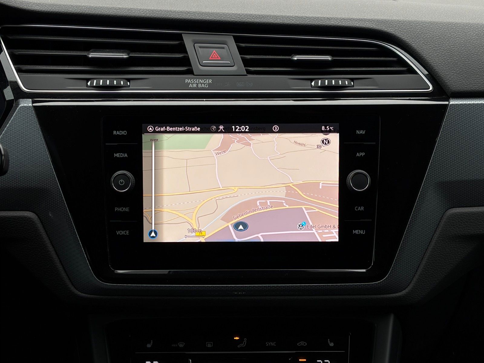 Fahrzeugabbildung Volkswagen Touran 1.5 TSI DSG Active Kamera ACC LED LHZ SHZ