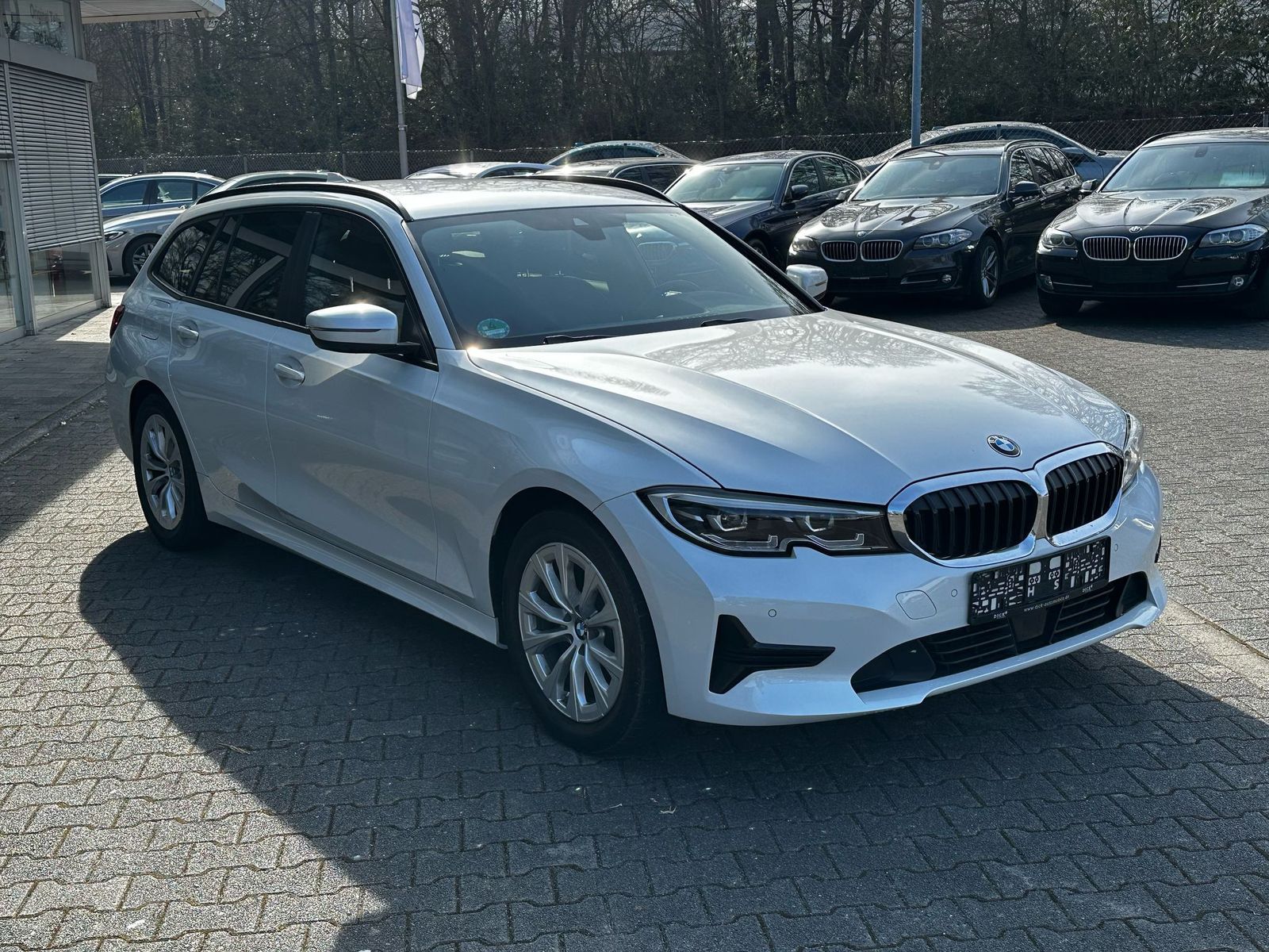 Fahrzeugabbildung BMW 318d Aut Advan Tou VIRTU+PROF+NAVI+SHZ+LED+PDC+M
