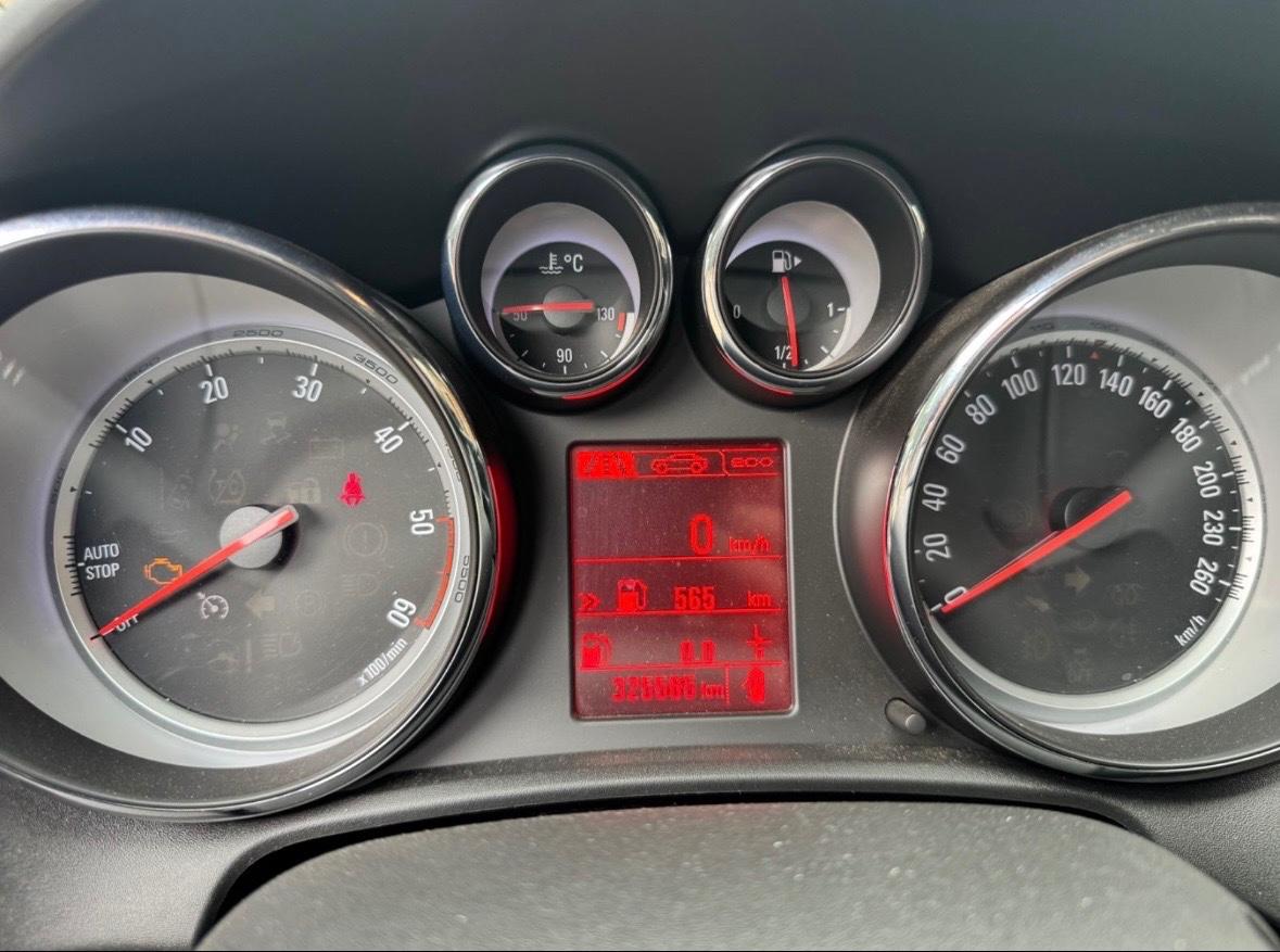 Opel Astra 2013 — photo 10