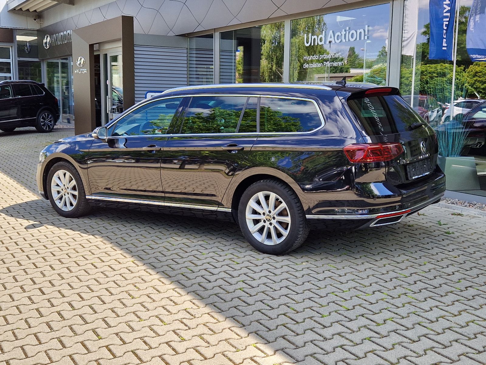Fahrzeugabbildung Volkswagen Passat Variant 2.0 TDI DSG Elegance AHK NAVI LED
