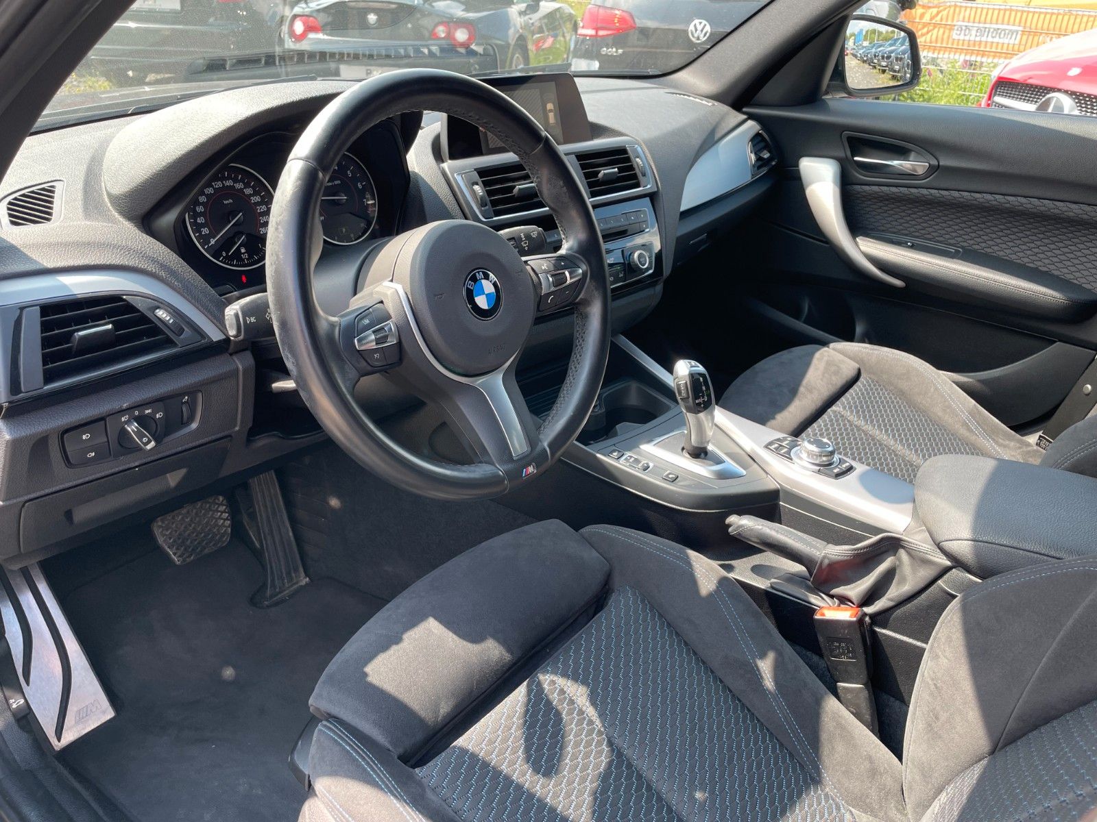 Fahrzeugabbildung BMW 120i 5-T Aut. M SPORTPAKET LED Navi Kamera HiFi