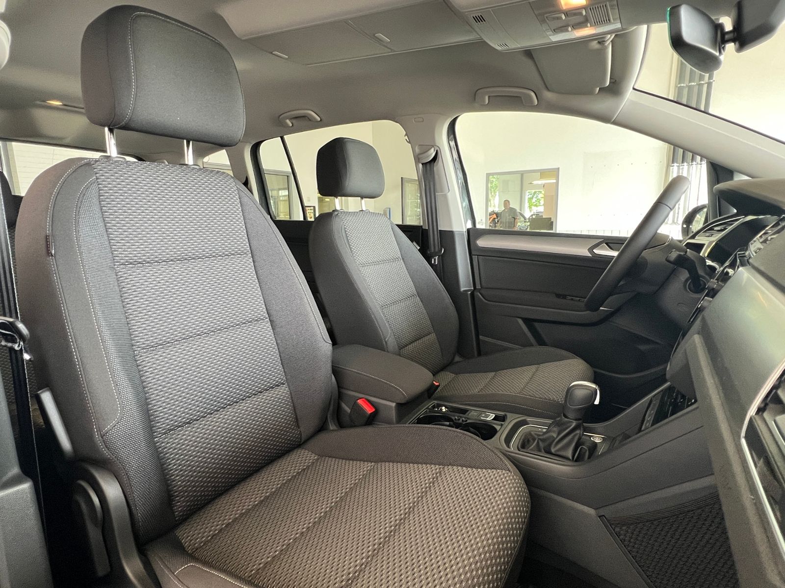 Fahrzeugabbildung Volkswagen Touran Comfortline 1.5 TSI DSG *AHK, LED, 7Sitze
