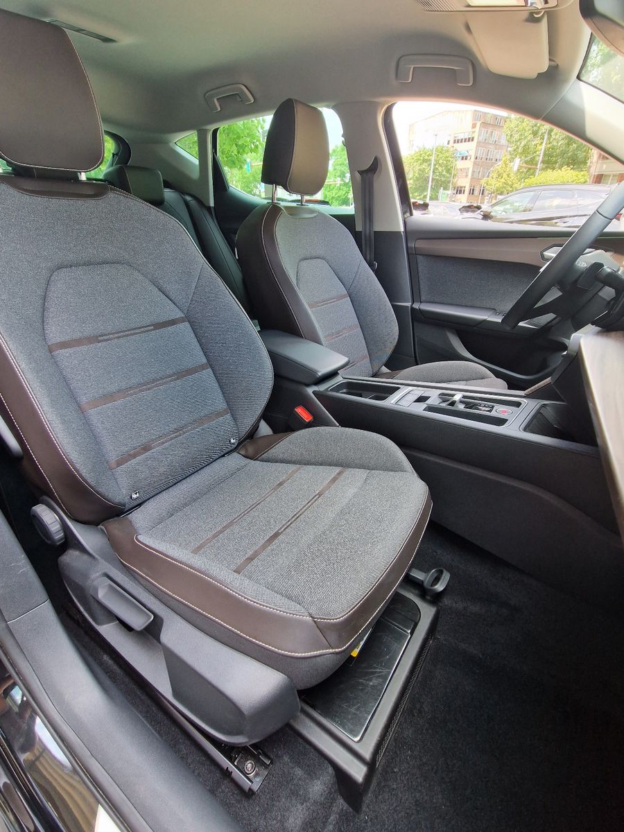 Fahrzeugabbildung SEAT Leon 1.5 TSI DSG Xcellence NAVI LED