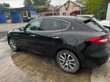 Maserati Levante Benzin 3.0 V6 316kW S 4x4 Auto S - schwarze Maserati Levante
