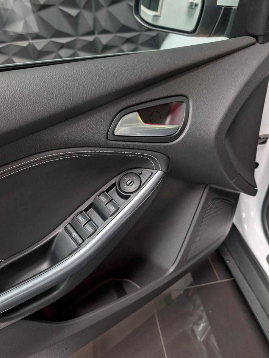 Ford Focus 2012 — photo 13