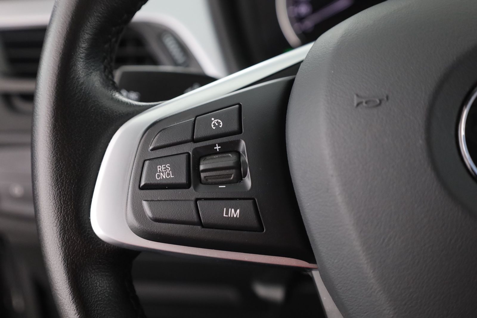 BMW X1 18d sDrive LED Navi Sitzheizung Tempomat PDC foto 17