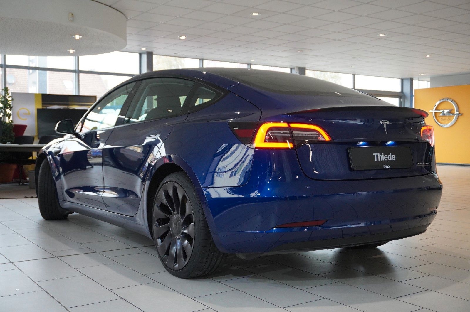 Fahrzeugabbildung Tesla Model 3 PERFORMANCE DUAL-MOTOR NAVI/LED/KAMERA