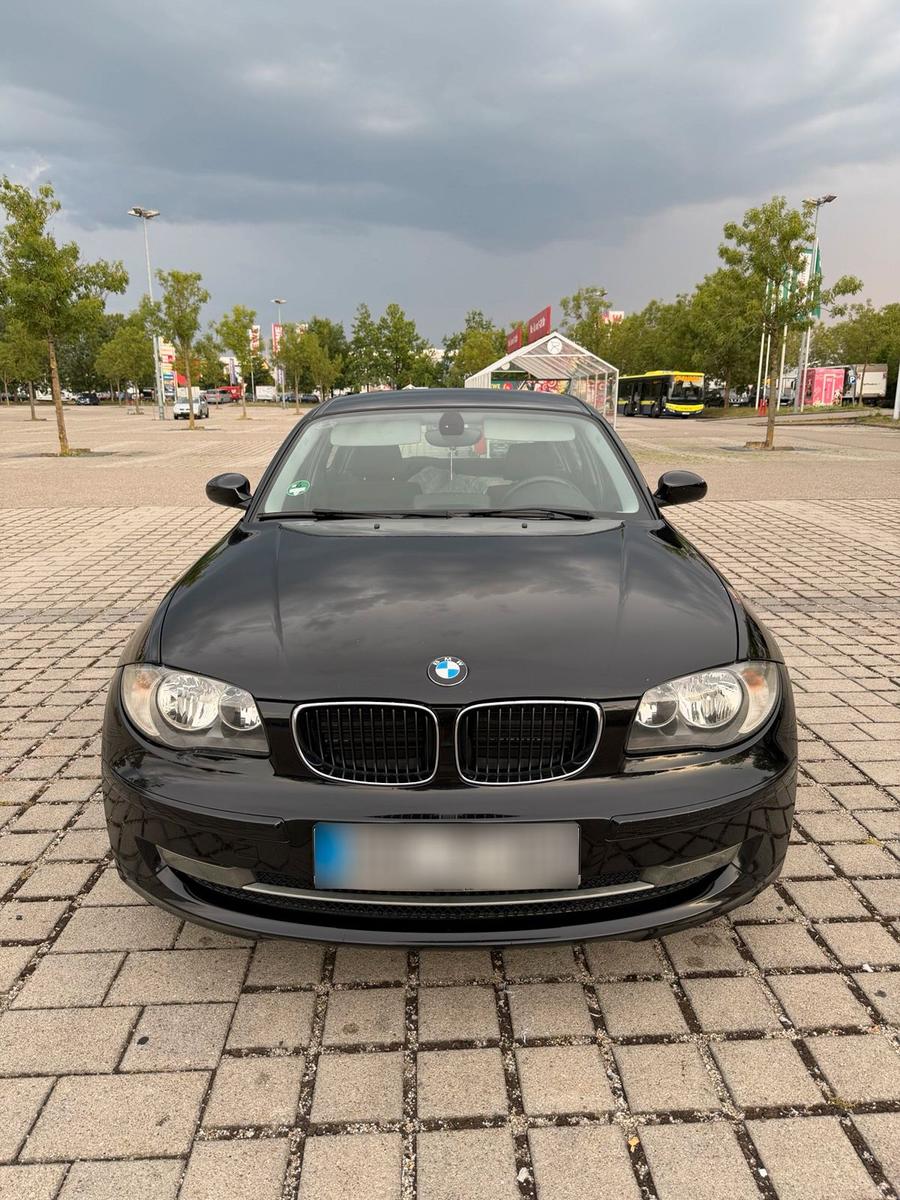 BMW 118 2008 — rear view
