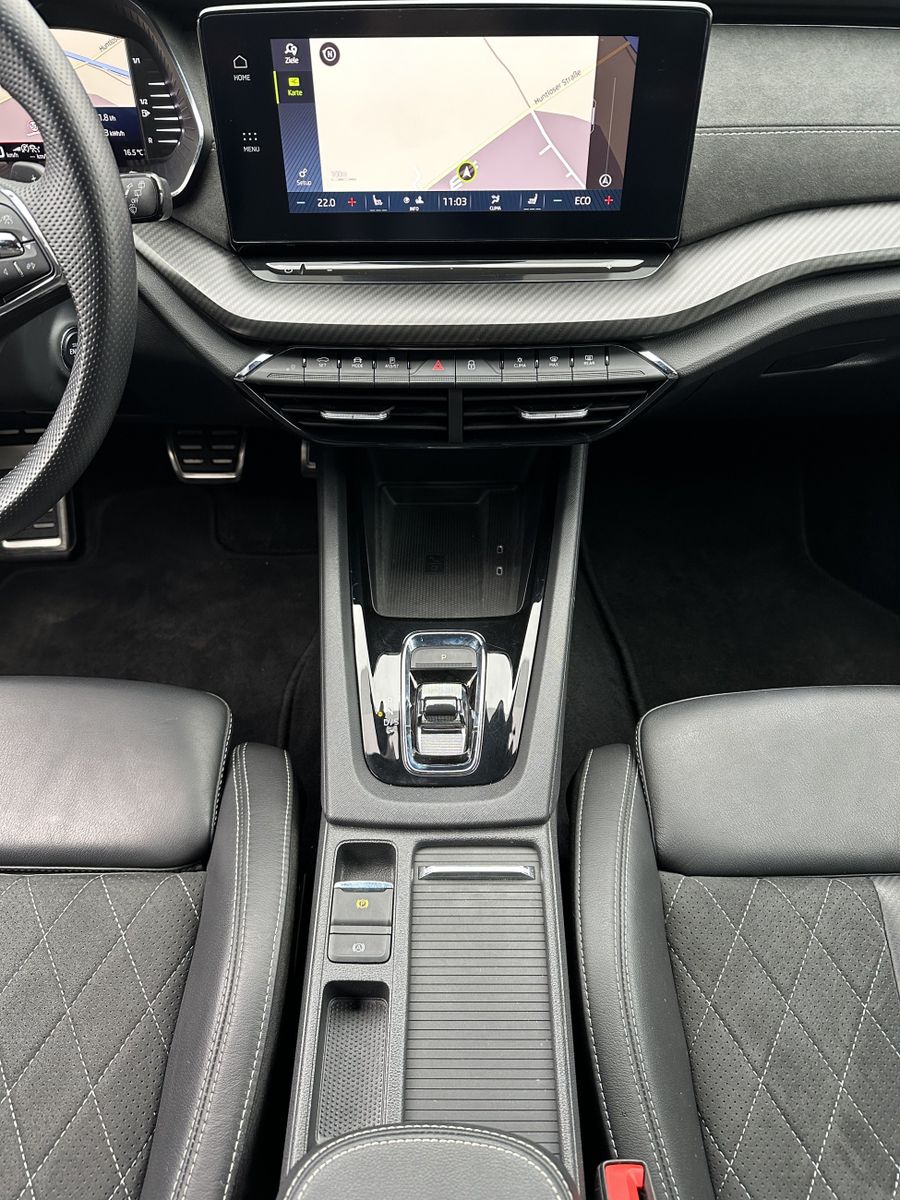 Fahrzeugabbildung SKODA Octavia Combi 1.4 TSI DSG RS iV NAV+LED+VCOCK+PP