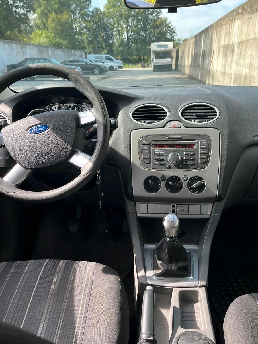 Ford Focus 2011 — photo 6