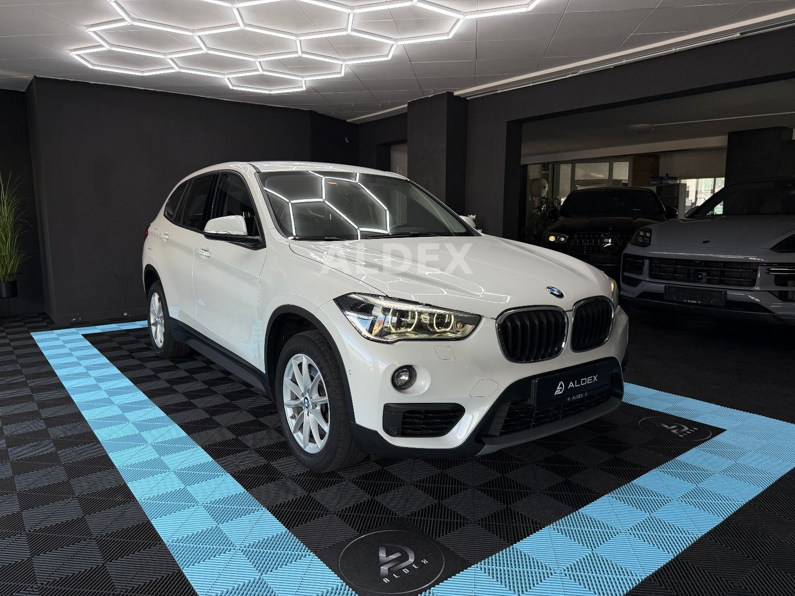 BMW X1 xDrive20i Advantage NAVI PROF°HUD°LED°SHZ°AHK