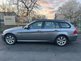 BMW 330d Touring xDrive Leder AHK NaviProf Shadow - BMW 330 aus 2010: 330d
