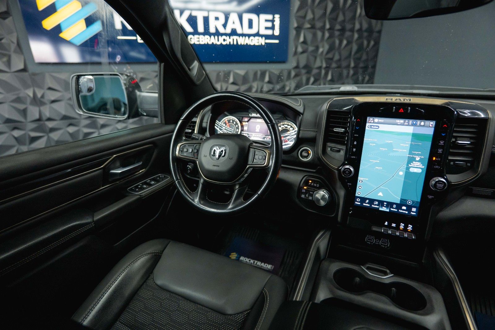 Fahrzeugabbildung Dodge RAM 5.7 V8 HEMI 4x4 Offroad BLACK EDITION  LPG