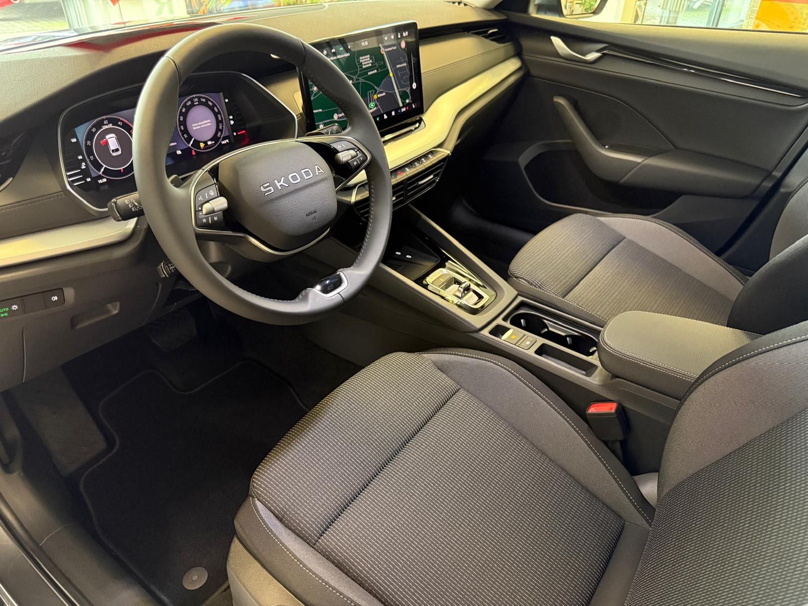 Fahrzeugabbildung SKODA Octavia Combi 2.0 TDI 110 kW Selection / AHK/LED