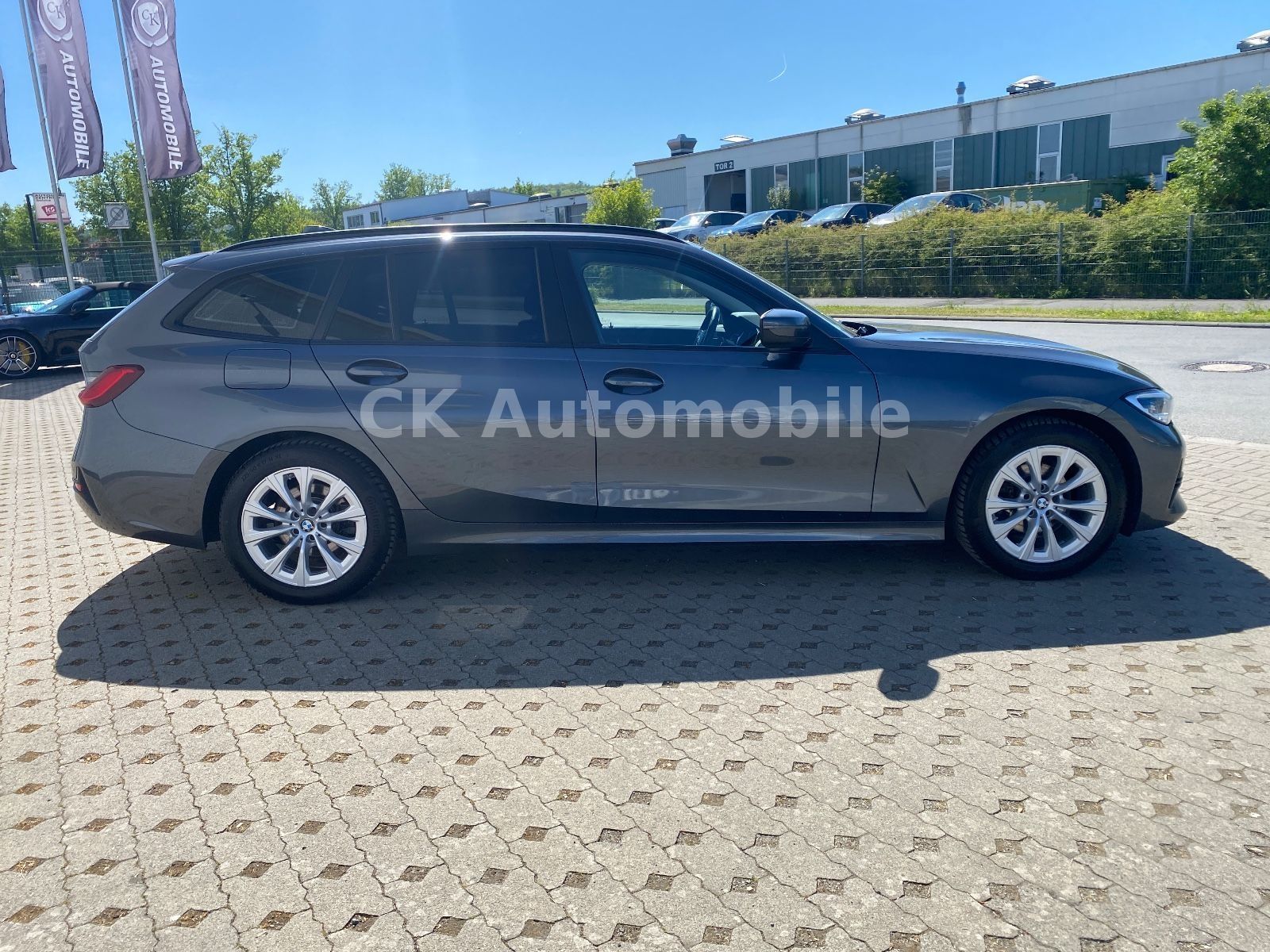 Fahrzeugabbildung BMW 318d Touring Advantage/LiveCockpit/Navi/Laser/AH