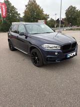 BMW X5 xDrive30d - - BMW X5 mit Diesel-Antrieb: Blau