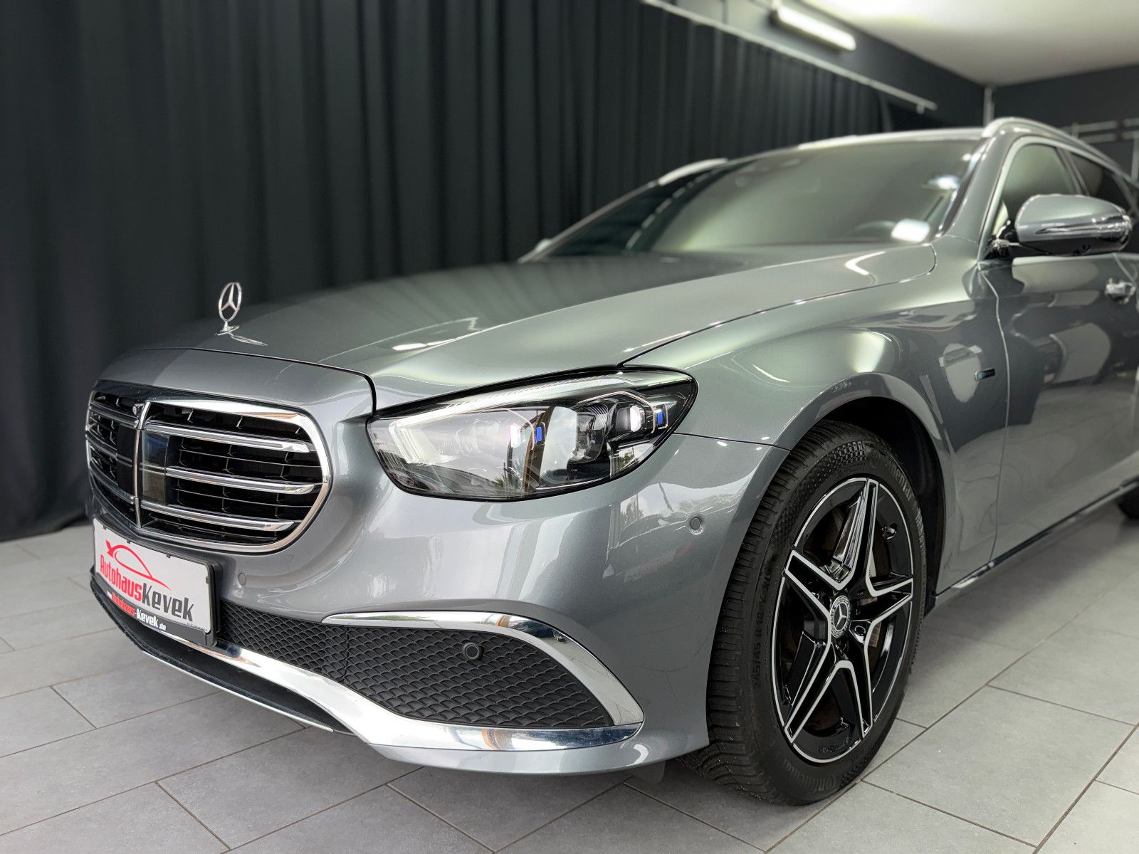 Fahrzeugabbildung Mercedes-Benz E 300 de T-Modell |BURMESTER|MULTIBEAM-LED