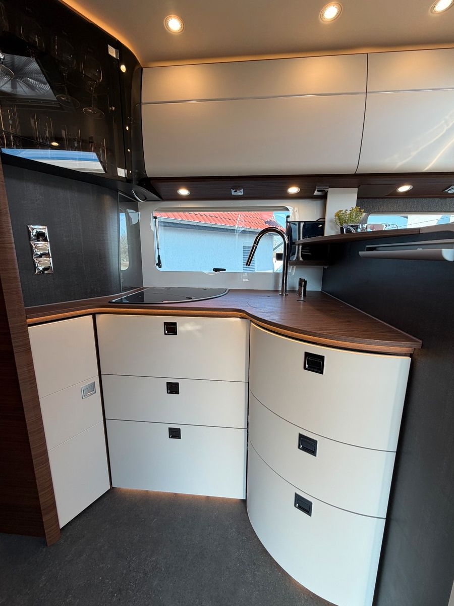Fahrzeugabbildung Carthago chic c-line I 5.9 XL LE Mercedes Cortina