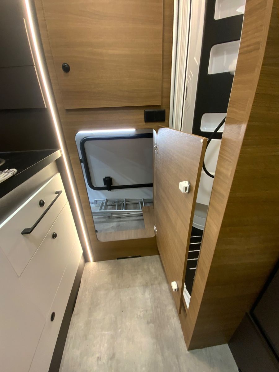 Fahrzeugabbildung Benimar Y 881 **Slim 2,14 m**neuer Grundriss**5,99 m**