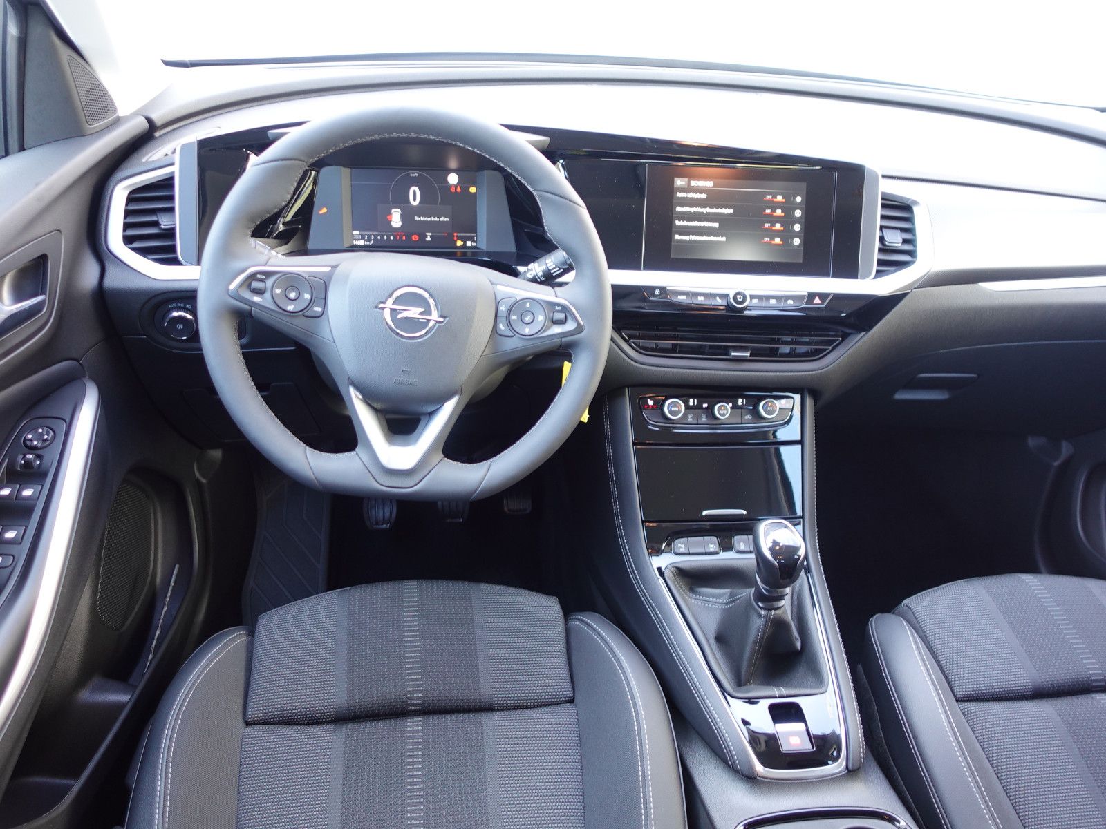 Fahrzeugabbildung Opel Grandland Enjoy 1.2T,Sitzhzg,LED,Parkpilot,Allw.