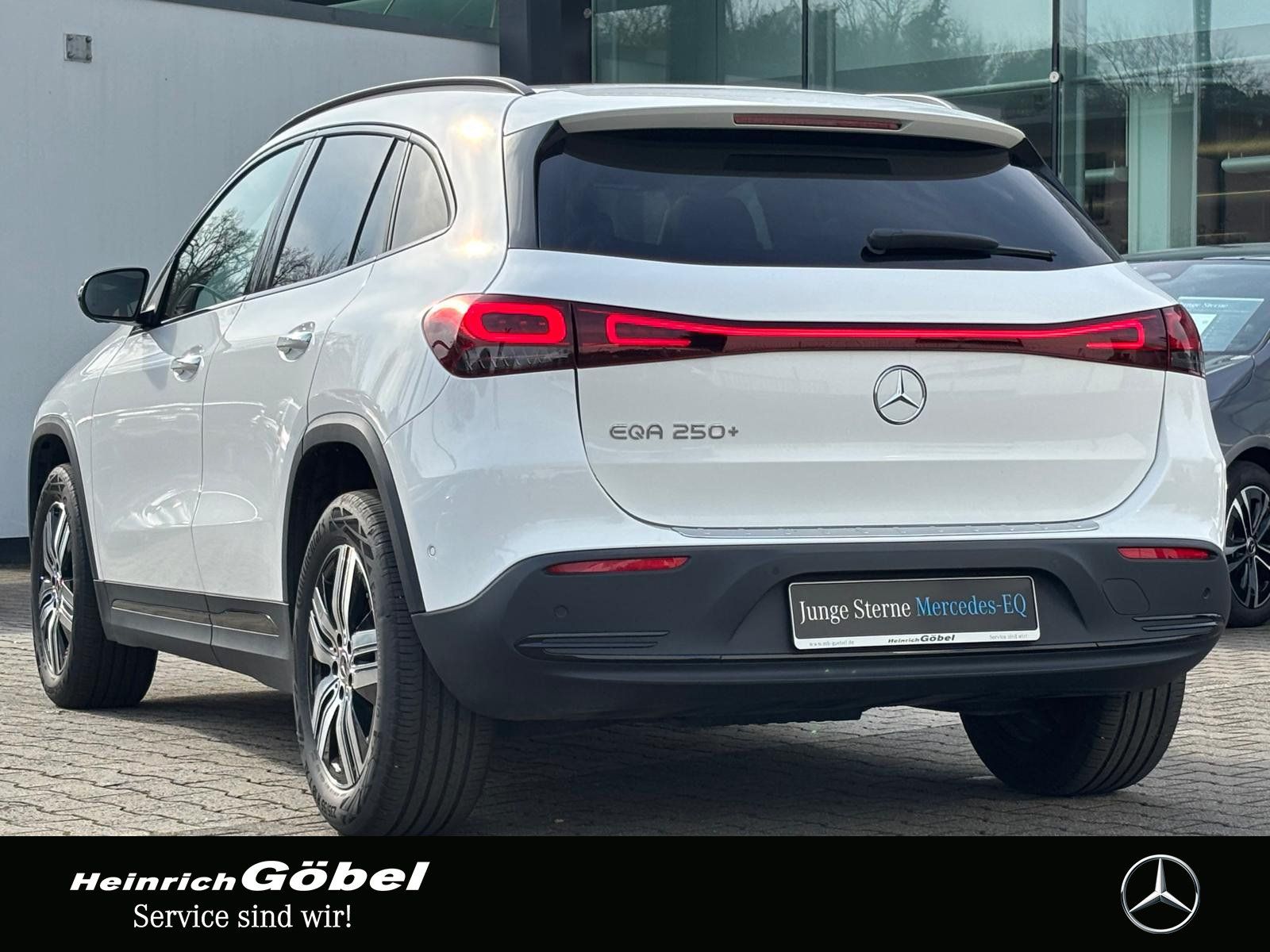 Fahrzeugabbildung Mercedes-Benz EQA 250+ ELE-ART PAN FAP NP 360° HUD VZA KLG ASS