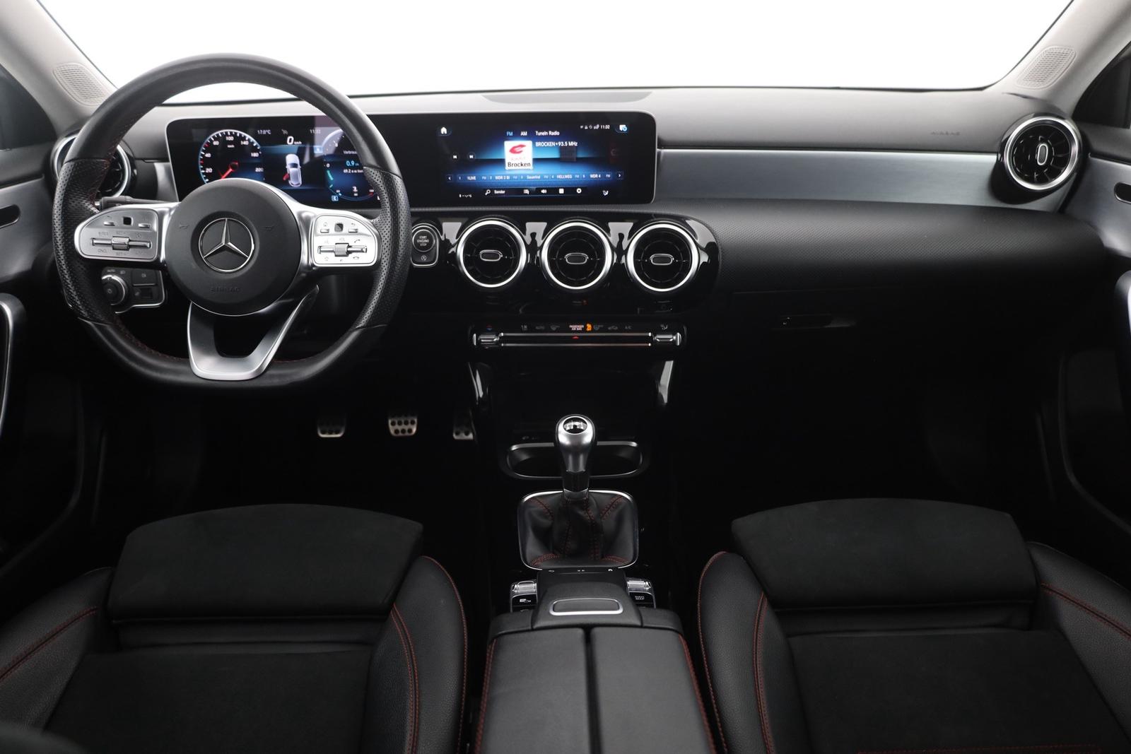 Mercedes-Benz A200 AMG Line LED Navi Sitzheizung Widescreen