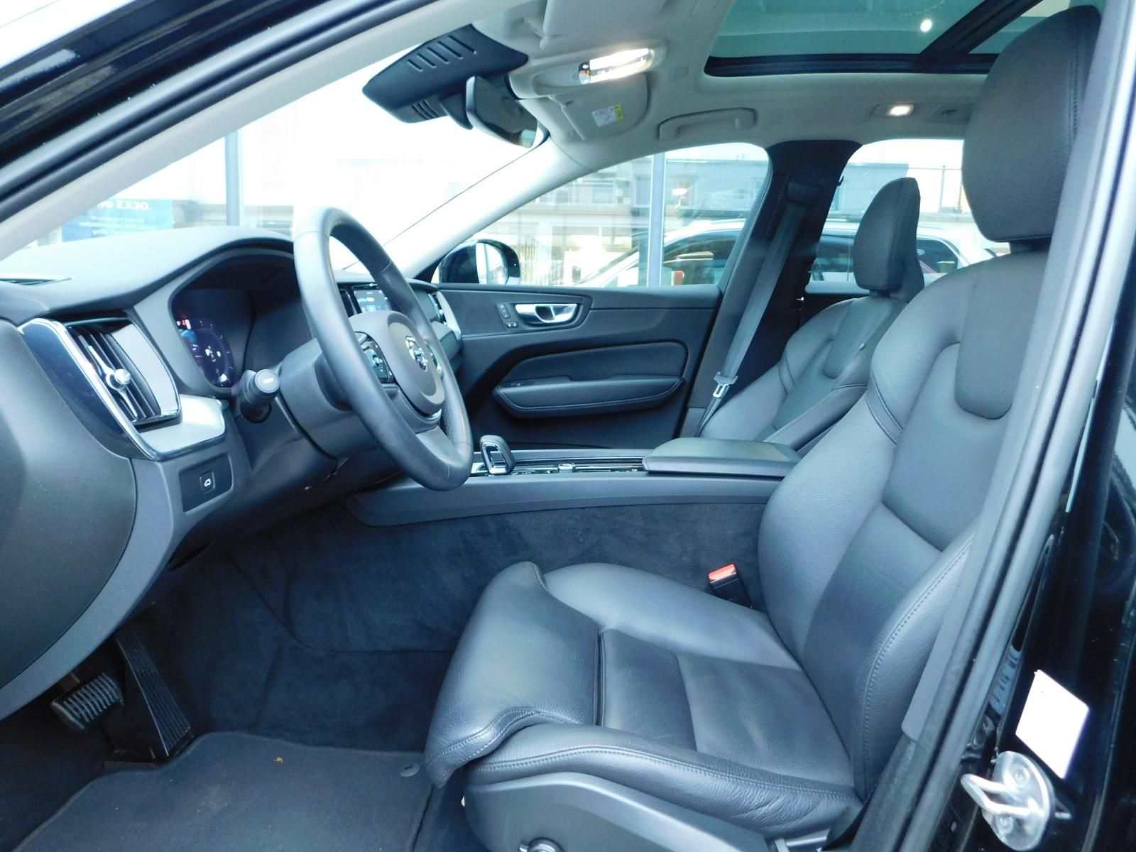 Fahrzeugabbildung Volvo XC60 B4 D Plus Dark