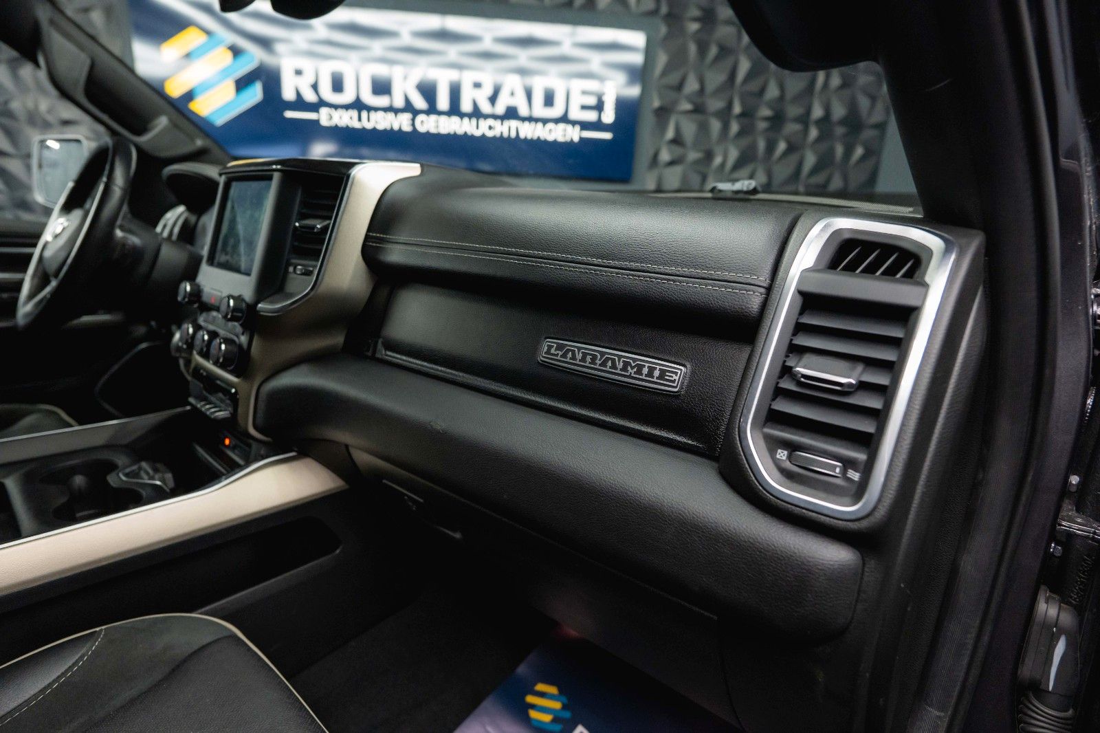 Fahrzeugabbildung Dodge RAM 5.7 V8 HEMI 4x4 LARAMIE Offroad AxleLock 19%