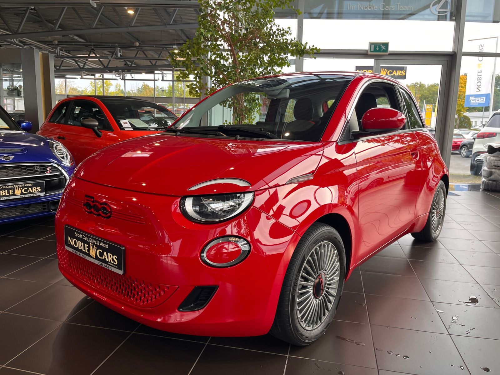 Fahrzeugabbildung Fiat 500e  42 kWh Akku Red NAVI KLIMA
