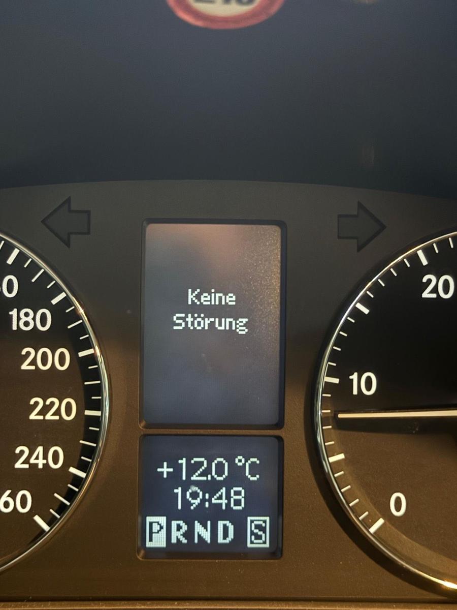Mercedes-Benz C220 2004 — photo 13