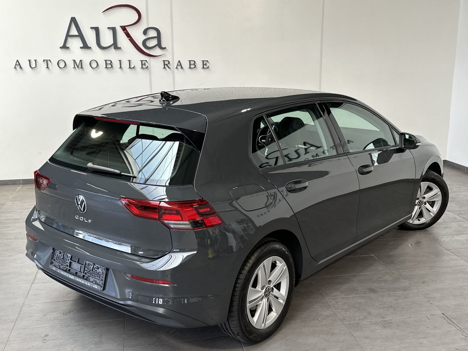 Fahrzeugabbildung Volkswagen Golf 1.5 TSI Life NAV+LED+CARPLAY+V-COCK+ACC+1HD