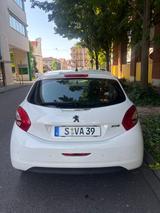 Peugeot 208 Zanhnriemen erneuert, sparsam, kleine steuer - : Kleine