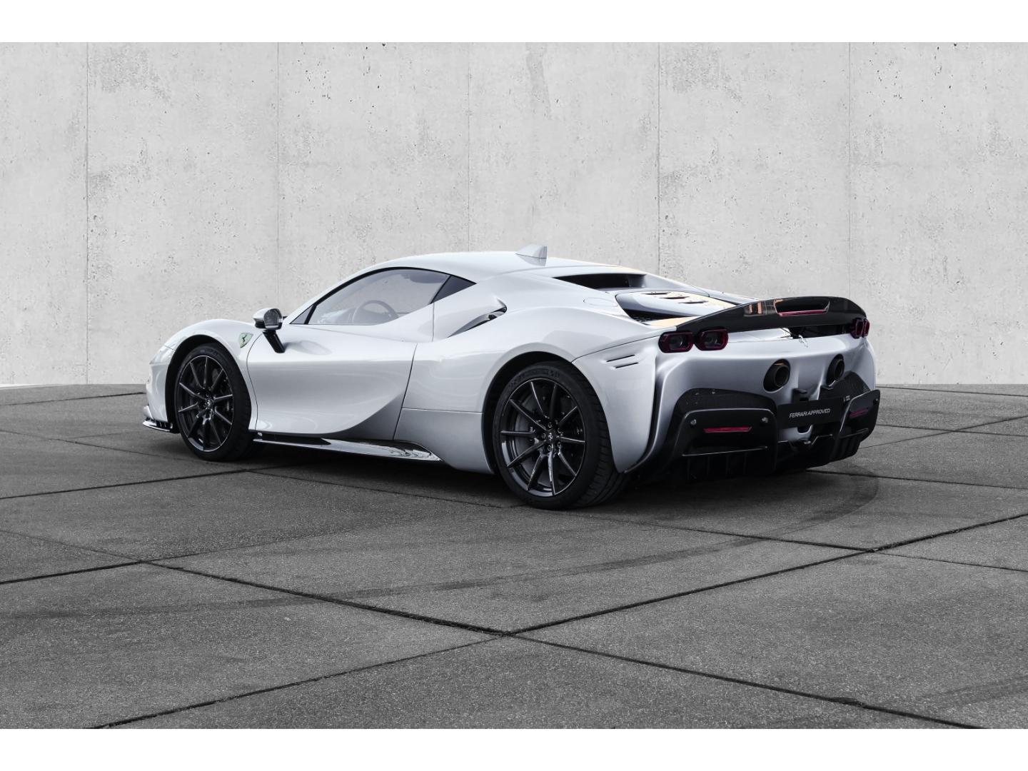 Ferrari SF90 Stradale *Carbon-Felge*Racingsitze*Assetto-