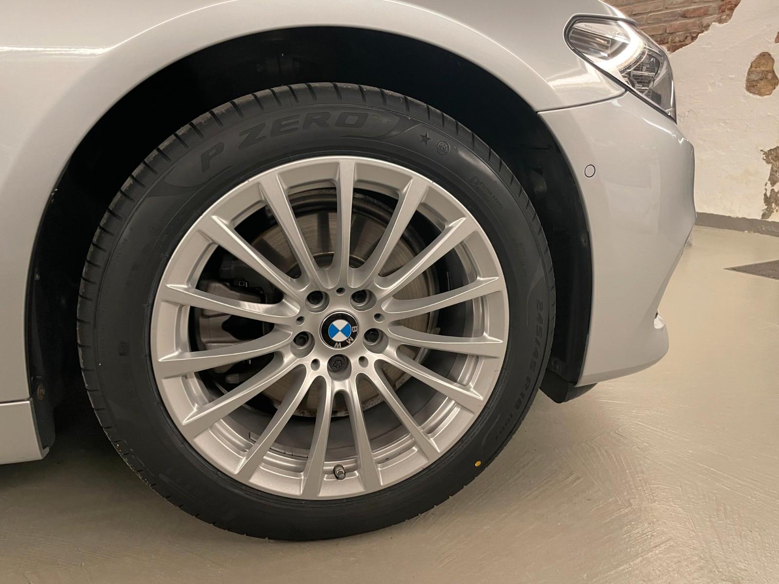 BMW 520 d xDrive Luxury Line *** Vollausstattung ***