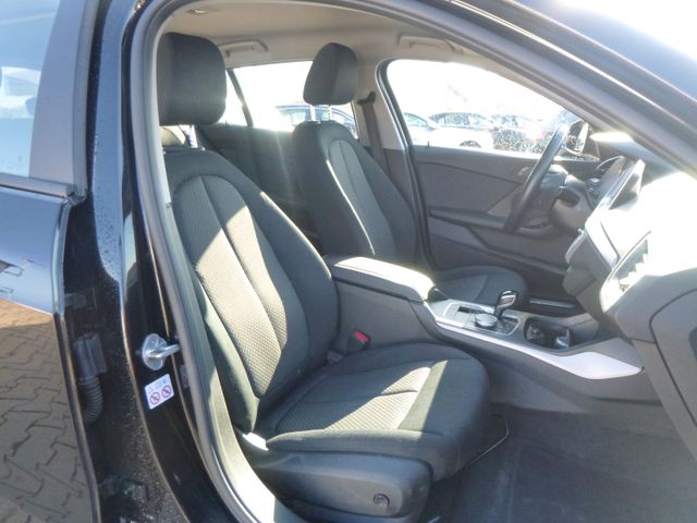 Fahrzeugabbildung BMW 118 i Advantage >AUT/LED/PDC/SHZ<