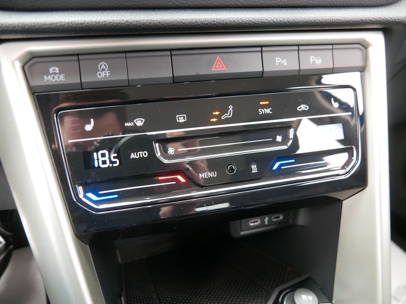 Fahrzeugabbildung Volkswagen T-Roc 1.5 TSI Move NEU40T Standheiz ACC SHZ+LHZ