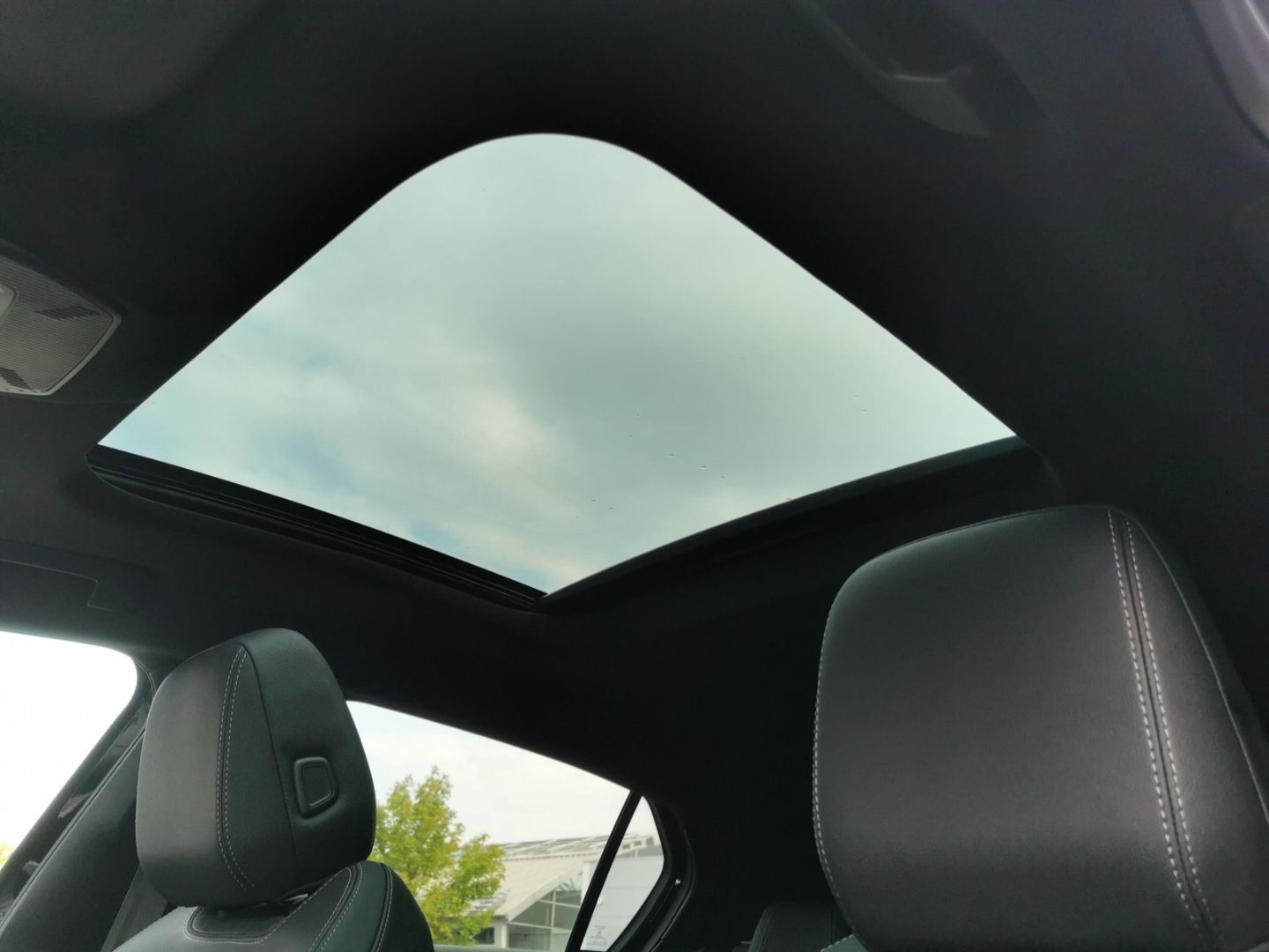 Fahrzeugabbildung Opel Astra Ultimate HUD Panorama Navi Memory Sitz SHZ