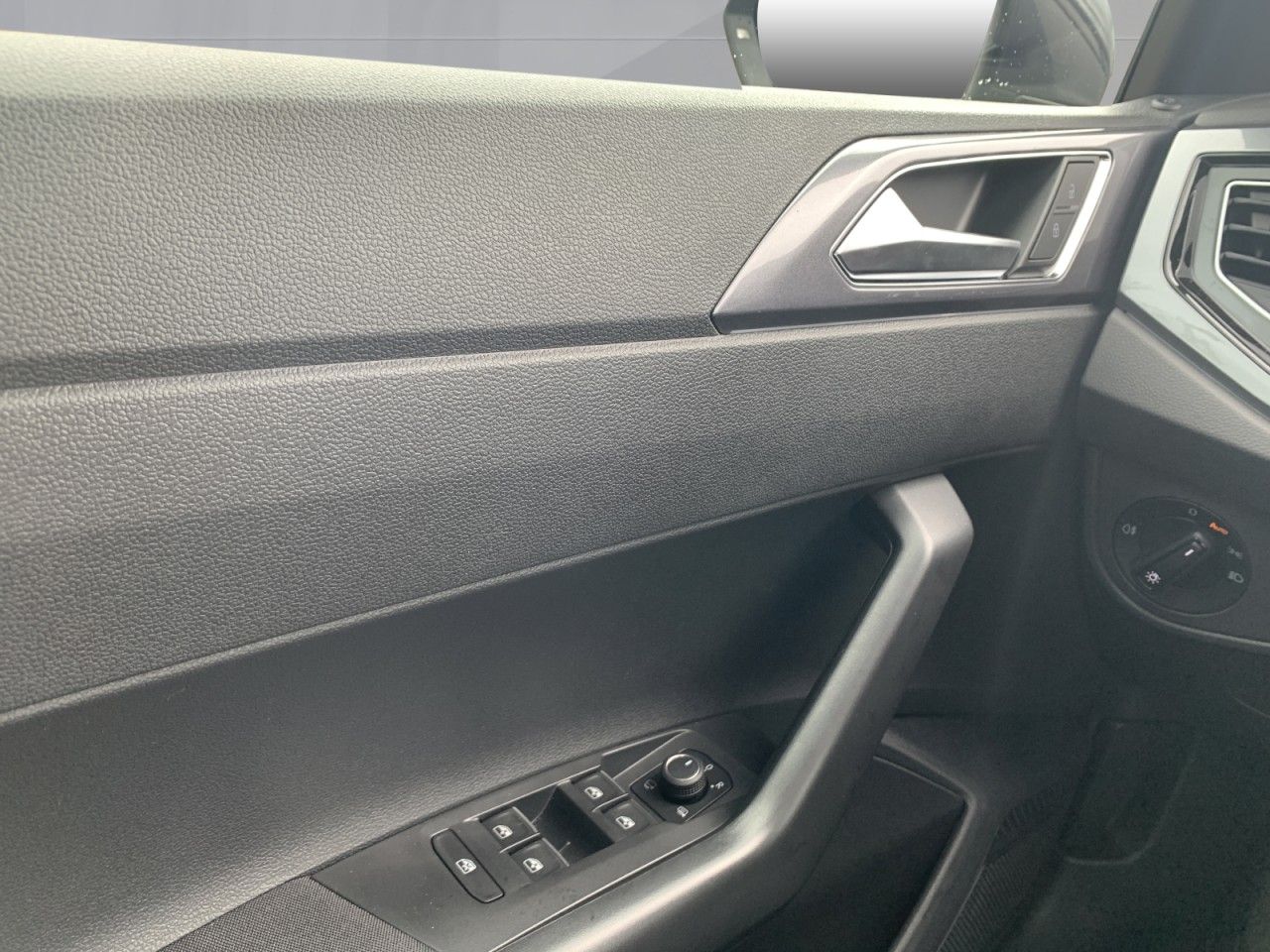 Fahrzeugabbildung Volkswagen Polo GTI 2.0 TSI+DSG+ACC+NAVI+LED-MATRIX+PANO+SI