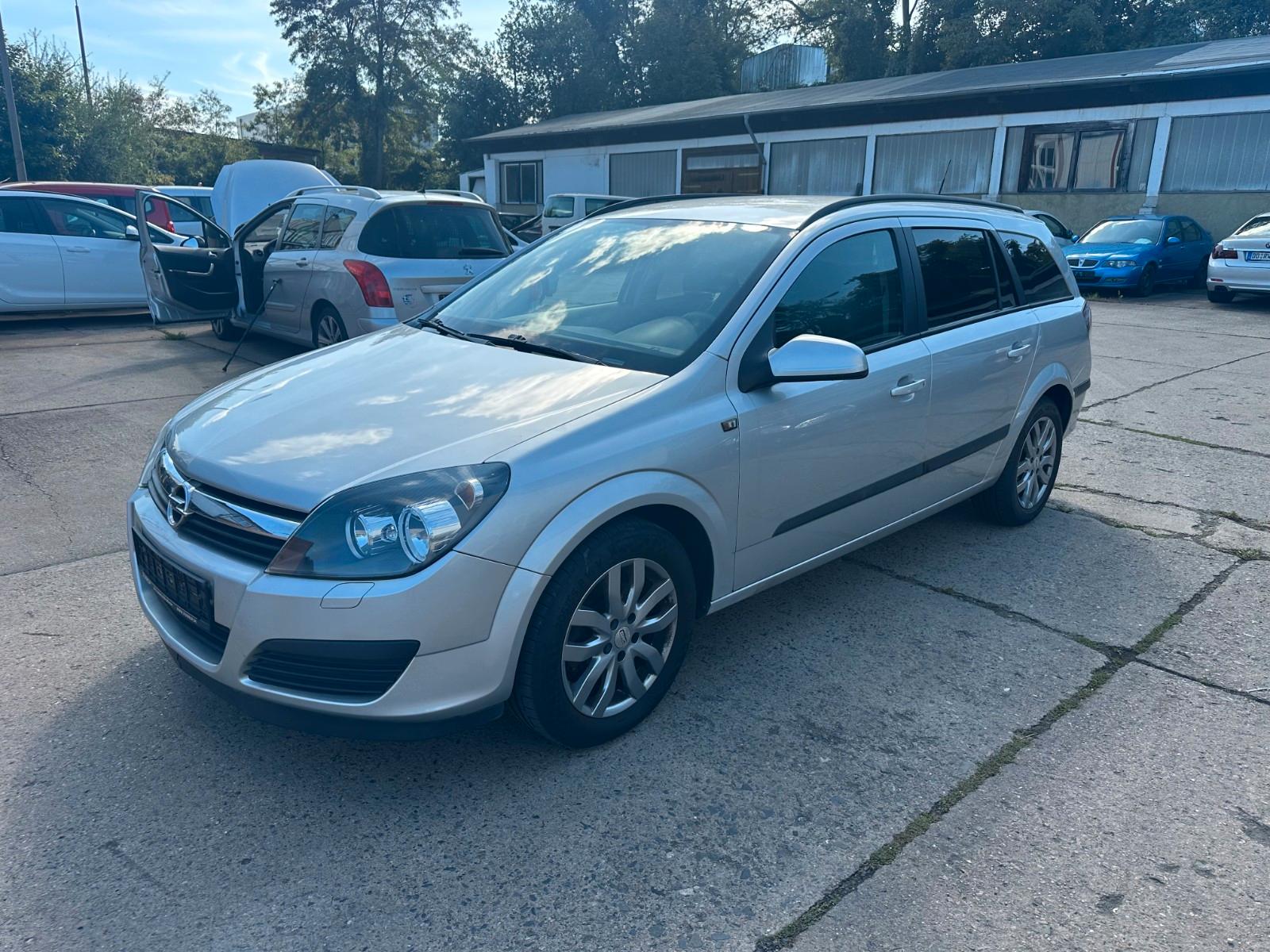 Opel Astra 2006 — салон
