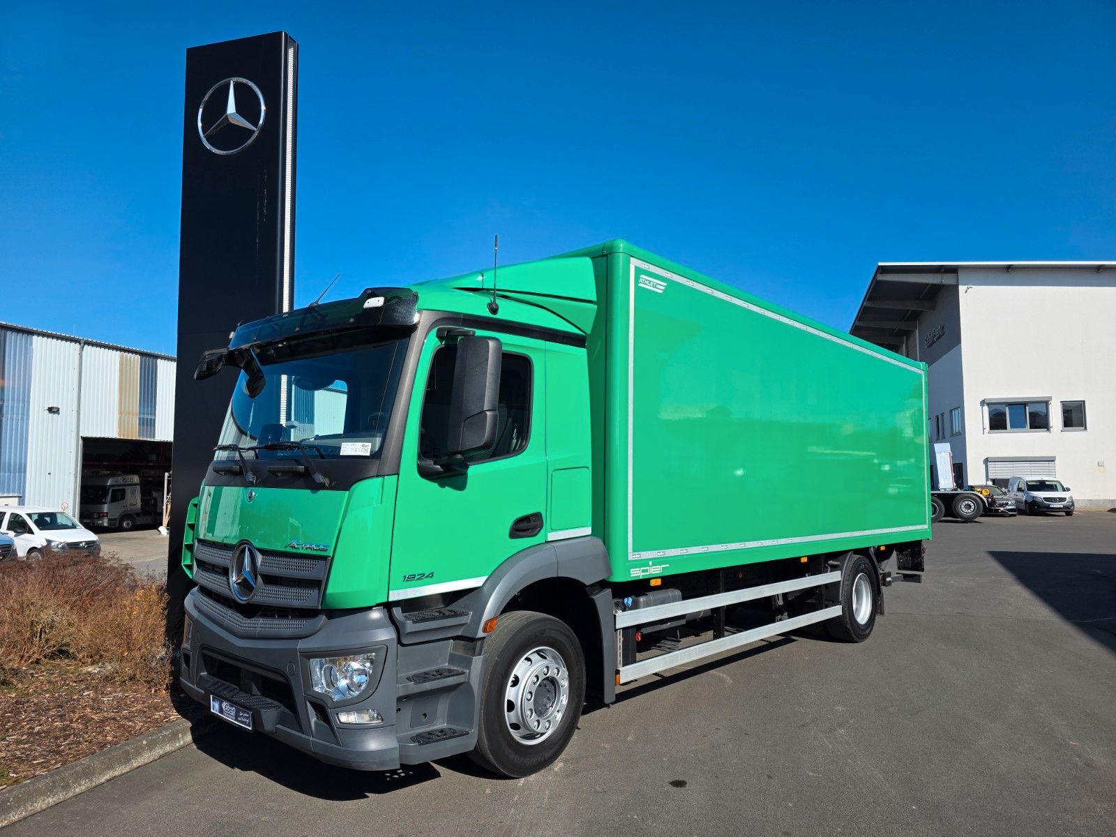 Fahrzeugabbildung Mercedes-Benz Actros 1824 L 4x2 LBW 2.000kg Tür Kamera Navi