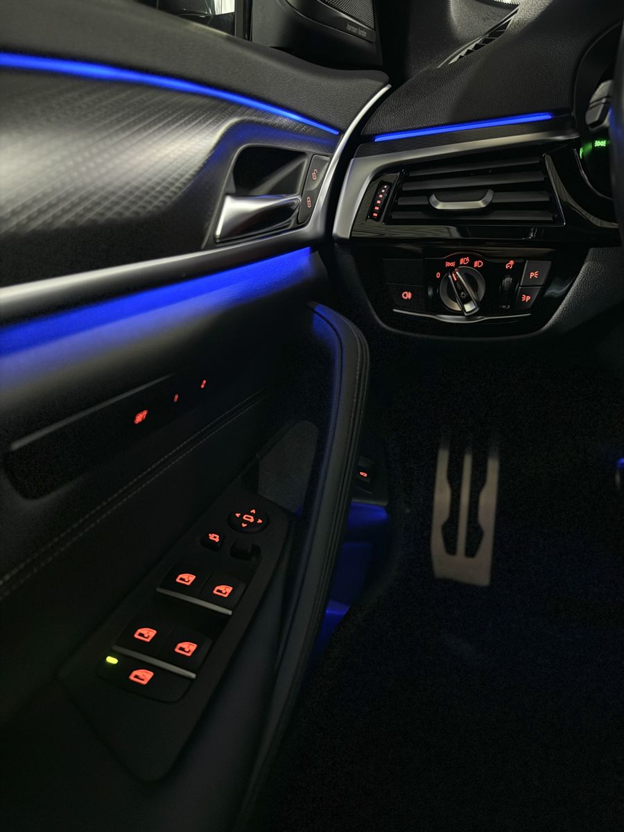 Fahrzeugabbildung BMW M550i xD Laser SoftClos 360°HUD DAB H/K DisplKey