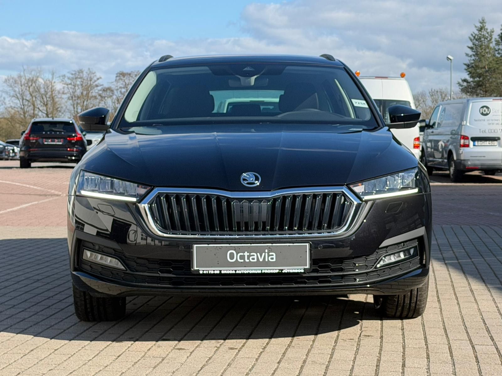 Fahrzeugabbildung SKODA Octavia Combi 2.0 TDI CLEVER *NAVI*ACC*KESSY*BT*