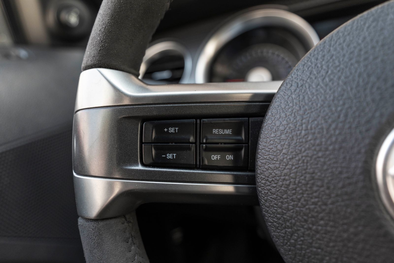 Fahrzeugabbildung Ford Mustang BOSS 302 5.0L FORD RACING ALCANTARA