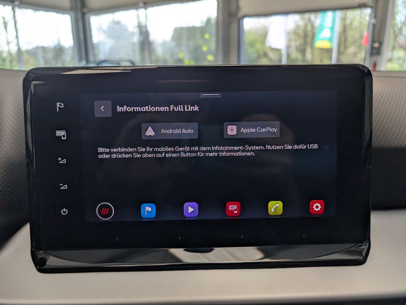 Fahrzeugabbildung SEAT Arona 1.5 TSI DSG FR LED ACC Cam Dinamica AHK 18